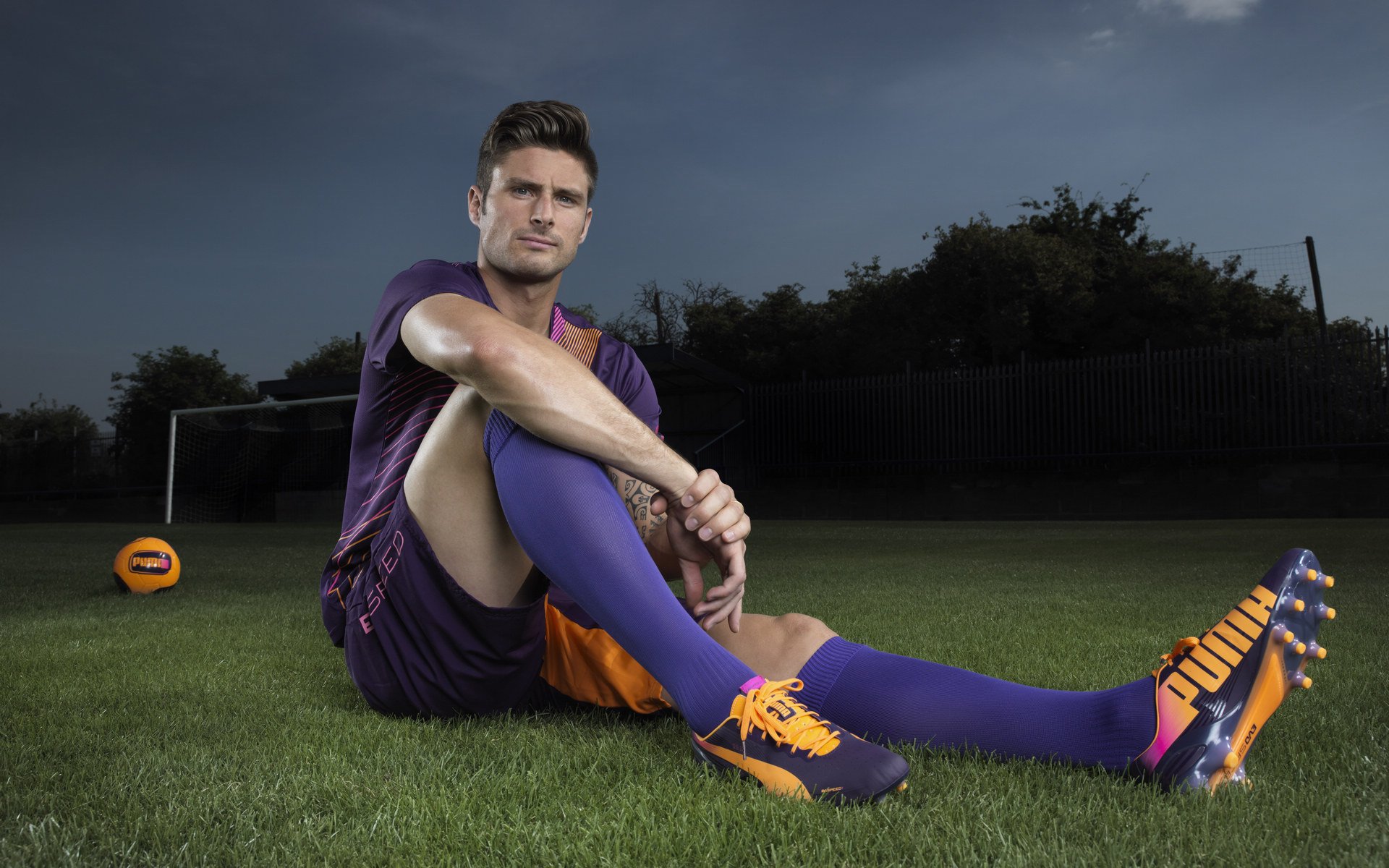 曝阿莫林与安德森通道交谈，其明夏愿加盟曼联！冬窗9000万豪购没戏